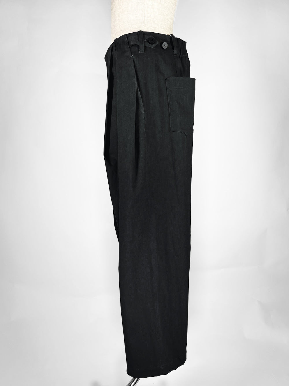 LB23SS-PT05-PDN | 颜料染色口袋褶宽裤 | 黑色颜料染色